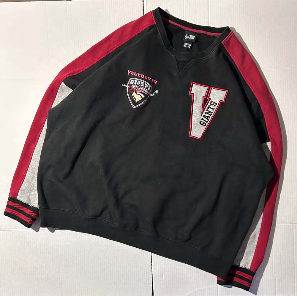 New Era Vancouver Giants 'V' Logo Hockey Crewneck Sweatshirt Men’s 2XL